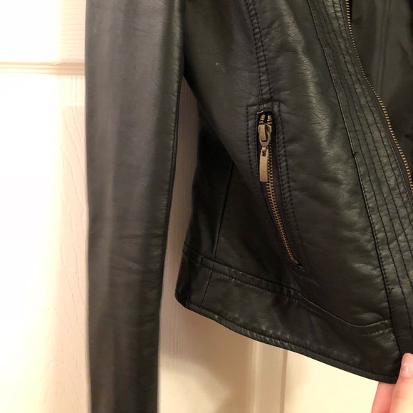 Leather jacket - Picture 2 of 4